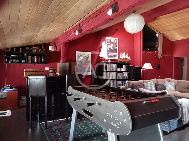 Maison - 336 m² - 10 pièces