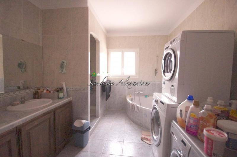 Pavillon - 210 m² - 5 pièces