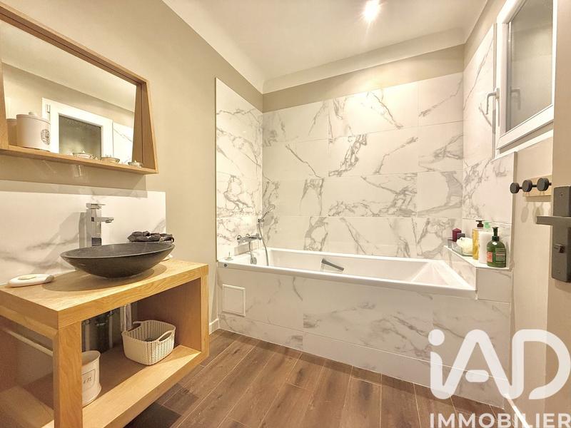 Maison - 365 m² - 11 pièces