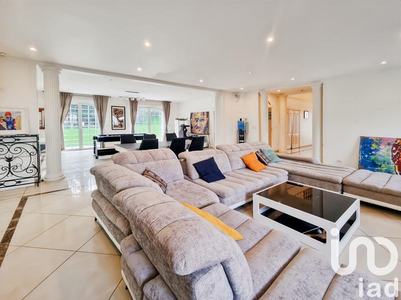 Maison - 230 m² - 9 pièces