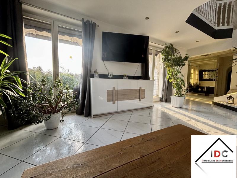 Maison - 166 m² - 6 pièces