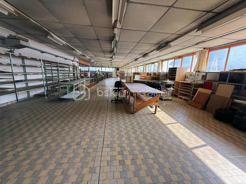 Local commercial - 671 m² - 7 pièces