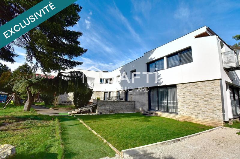 Maison - 350 m² - 9 pièces