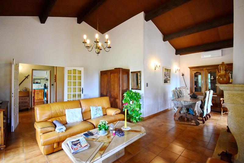 Maison - 186 m² - 11 pièces