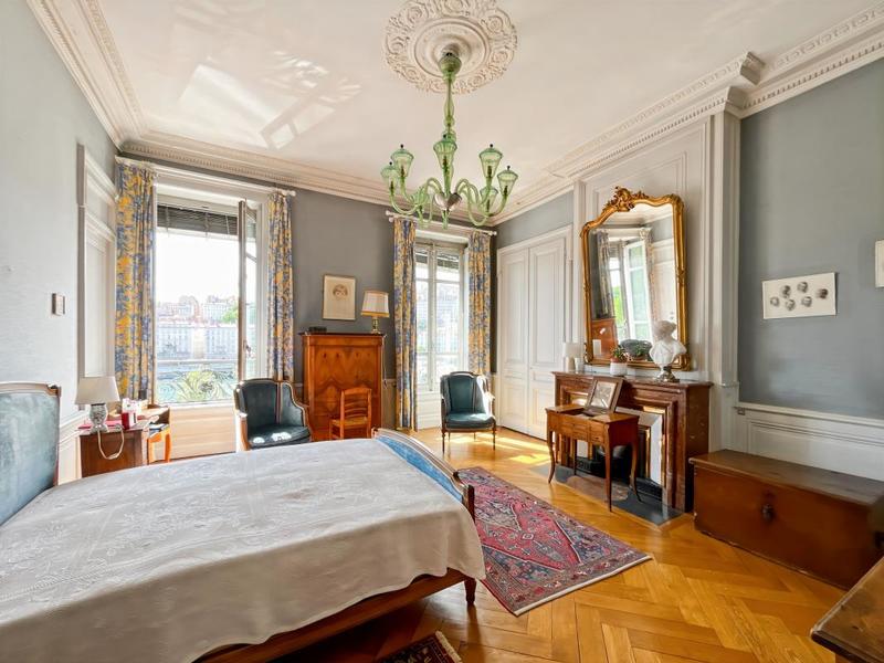 Appartement - 189 m² - 6 pièces