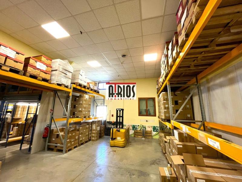 Entrepôt - 730 m²