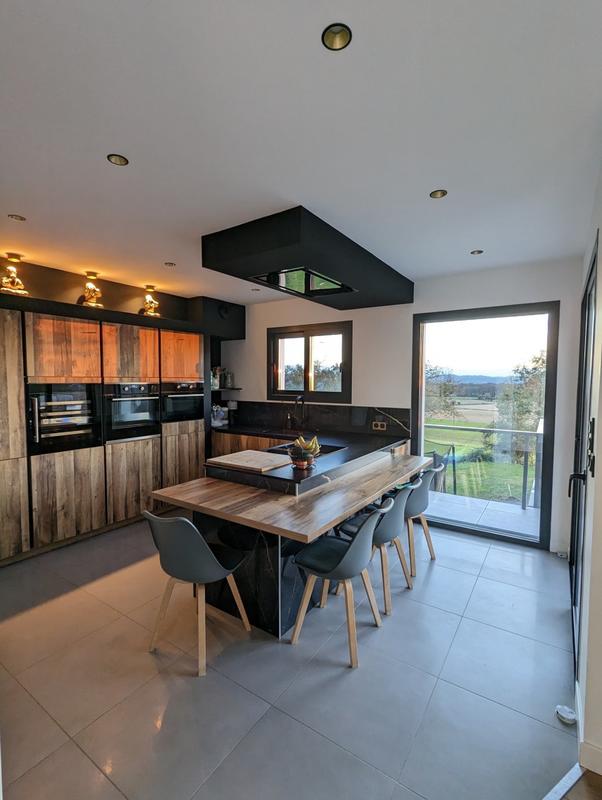 Maison - 260 m² - 6 pièces