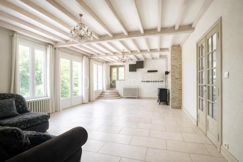 Propriété - 180 m² - 8 pièces