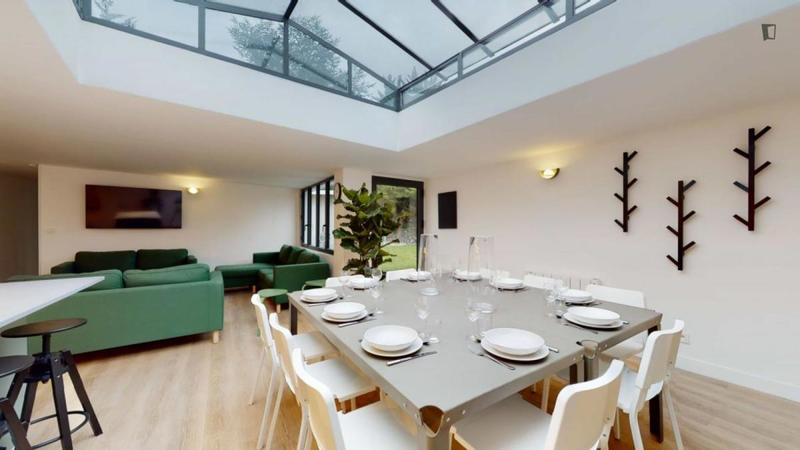 Chambre - 9 m² - 15 pièces