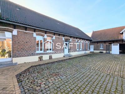 Maison - 240 m² - 8 pièces