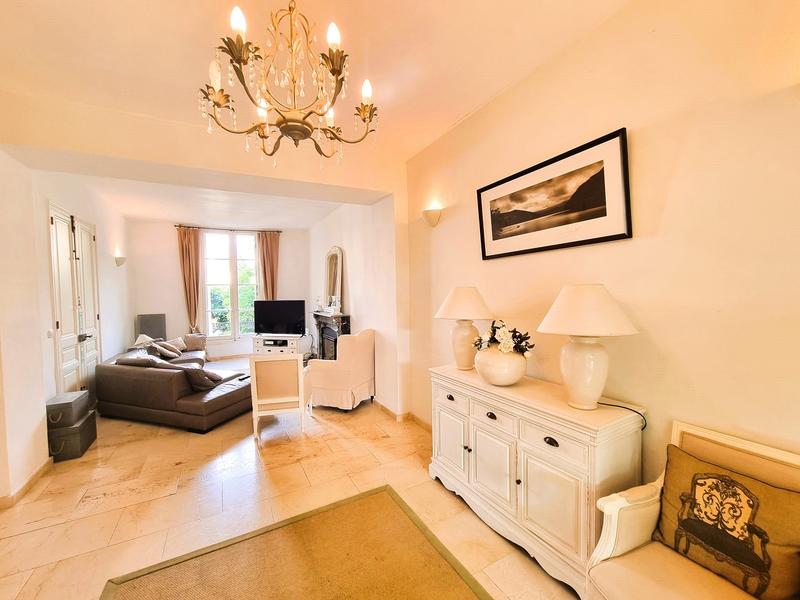 Maison - 200 m² - 8 pièces