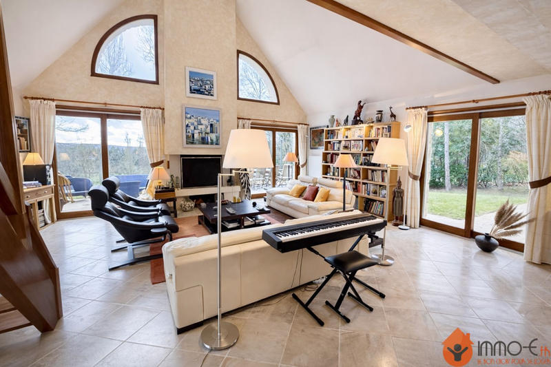 Maison - 261 m² - 7 pièces