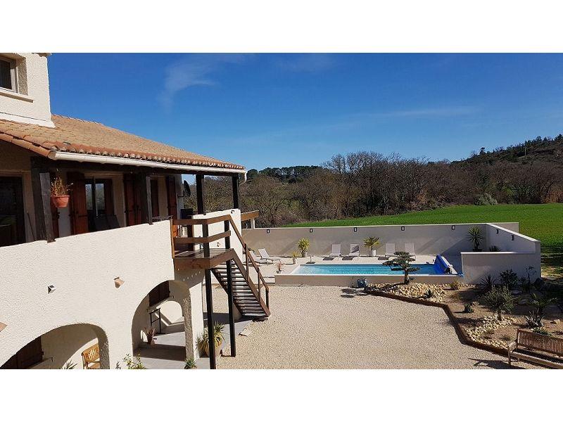 Maison - 235 m² - 10 pièces