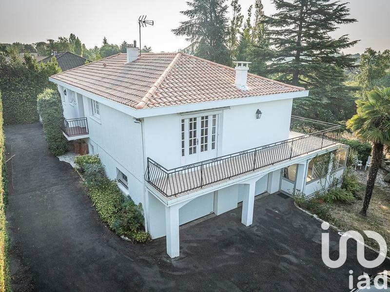 Maison - 242 m² - 7 pièces