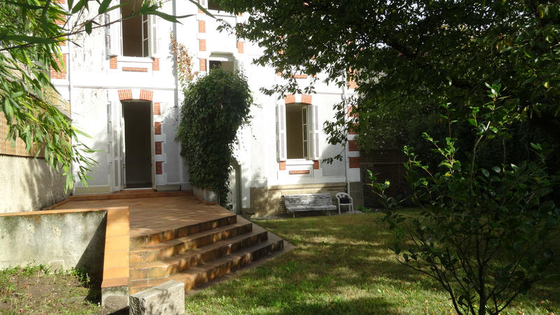 Maison - 258 m² - 11 pièces