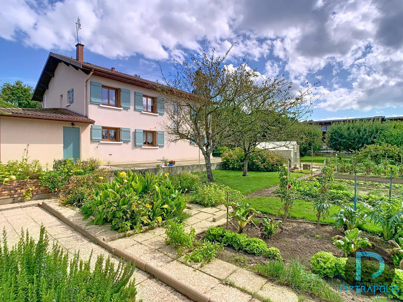 Maison - 202 m² - 6 pièces