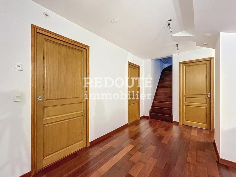 Maison - 236 m² - 8 pièces