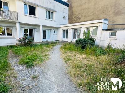 Immeuble - 241 m² - 18 pièces