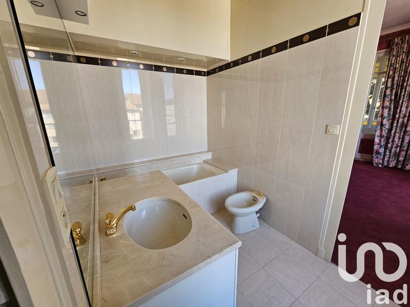 Maison - 345 m² - 16 pièces