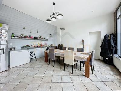 Maison - 280 m² - 11 pièces