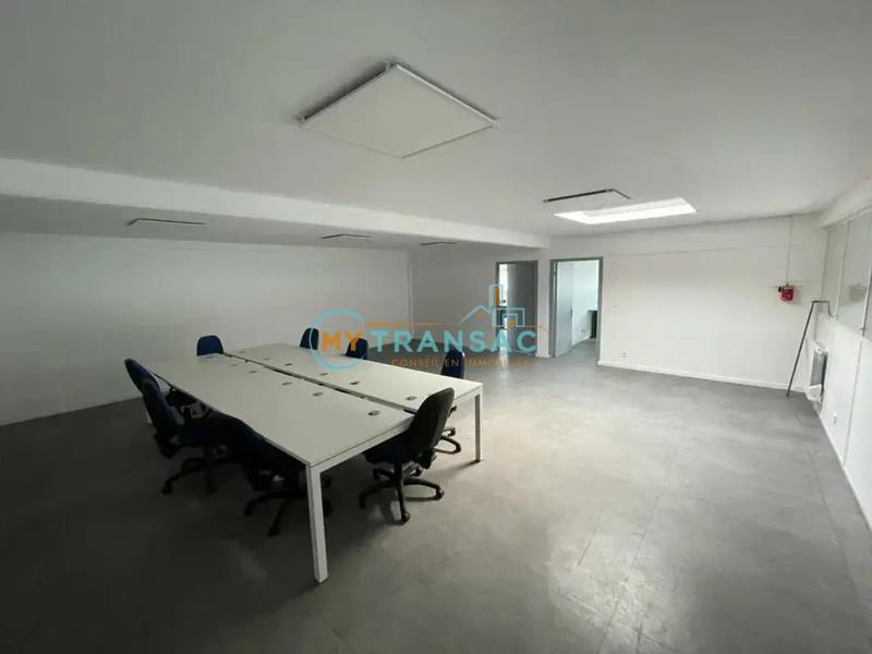 Local d'activité / Entrepôt - 854 m²