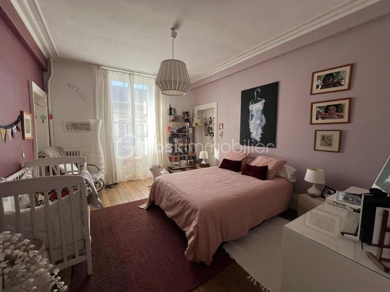 Demeure - 180 m² - 9 pièces