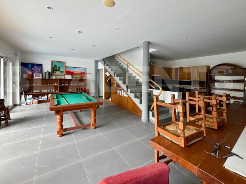 Villa - 322 m² - 6 pièces