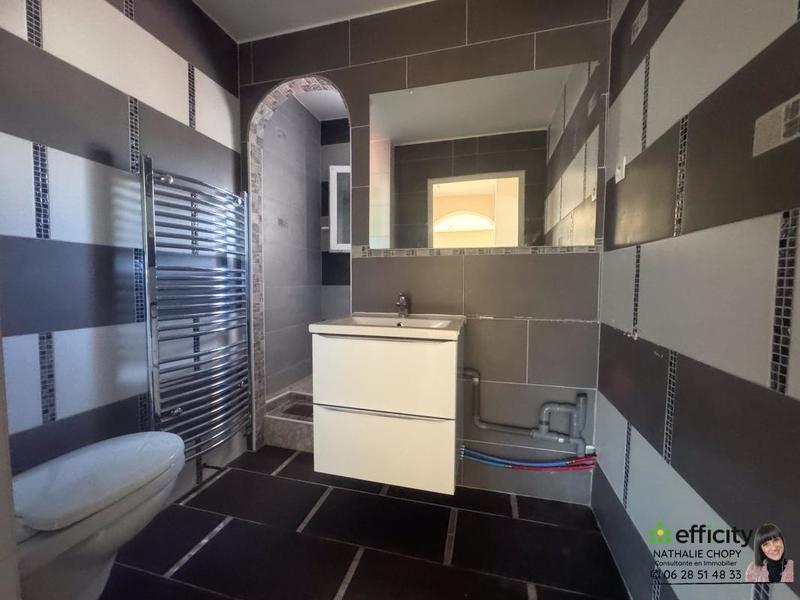 Maison - 250 m² - 12 pièces