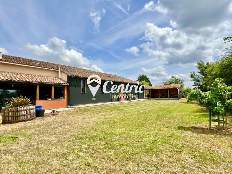 Maison ancienne - 409 m² - 11 pièces