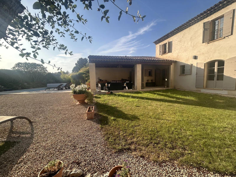 Maison traditionnelle - 180 m² - 6 pièces