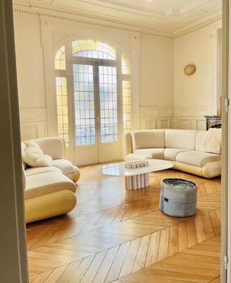 Demeure - 302 m² - 9 pièces