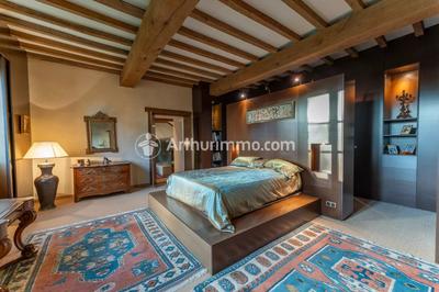 Maison - 700 m² - 12 pièces