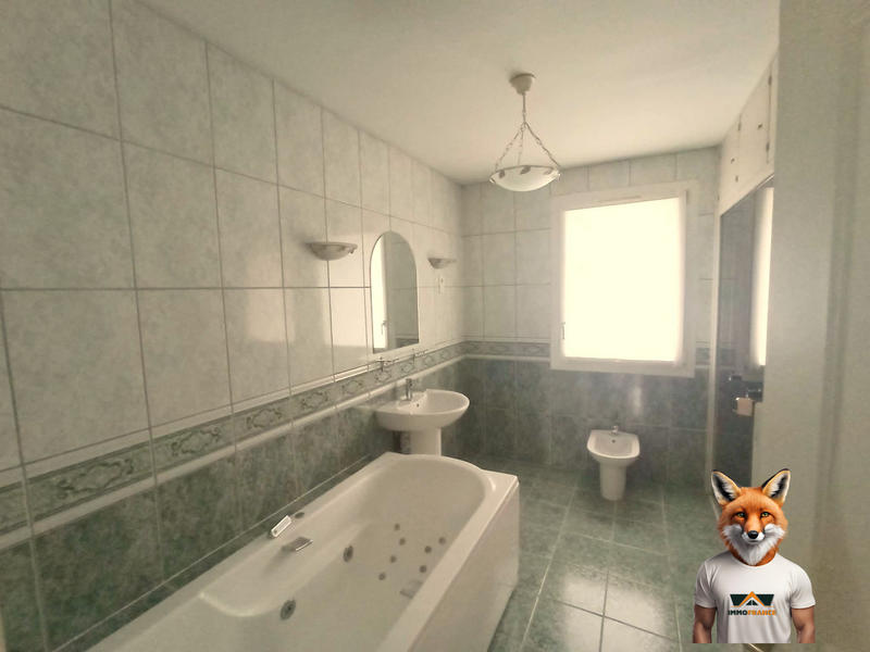 Maison traditionnelle - 180 m² - 7 pièces