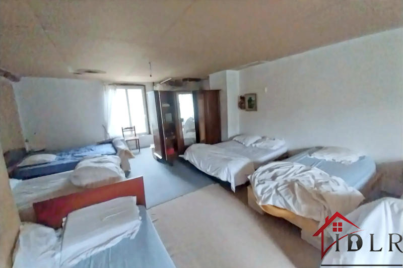 Maison - 300 m² - 7 pièces