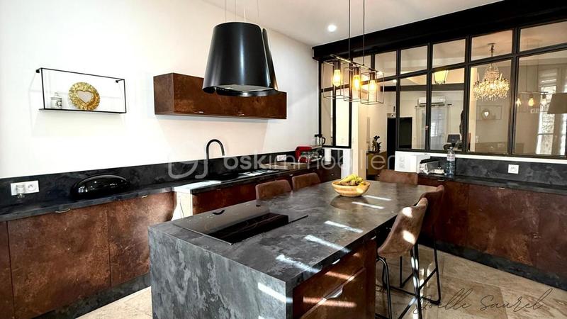 Appartement - 255 m² - 7 pièces