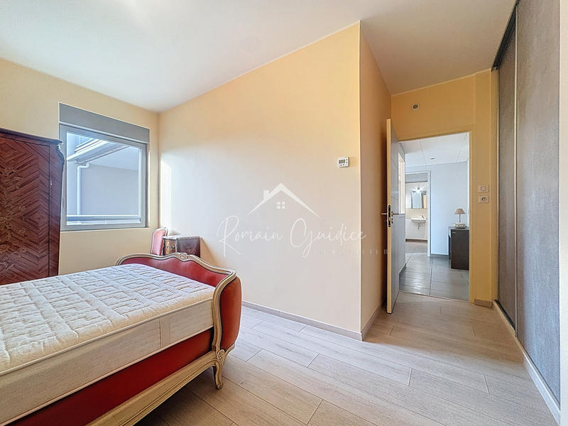 Appartement - 82 m² - 3 pièces