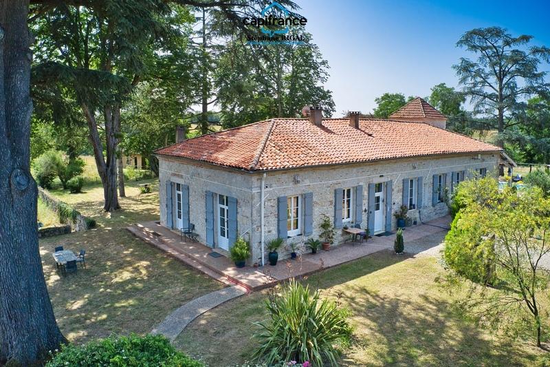 Propriété - 210 m² - 14 pièces