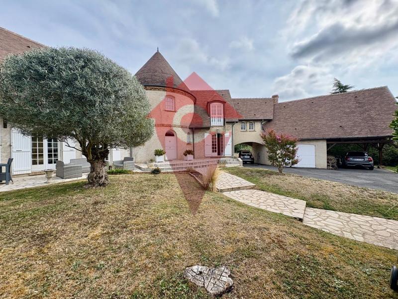 Maison - 232 m² - 8 pièces