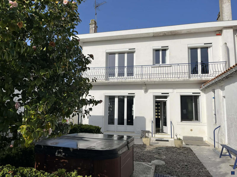 Maison ancienne - 190 m² - 7 pièces