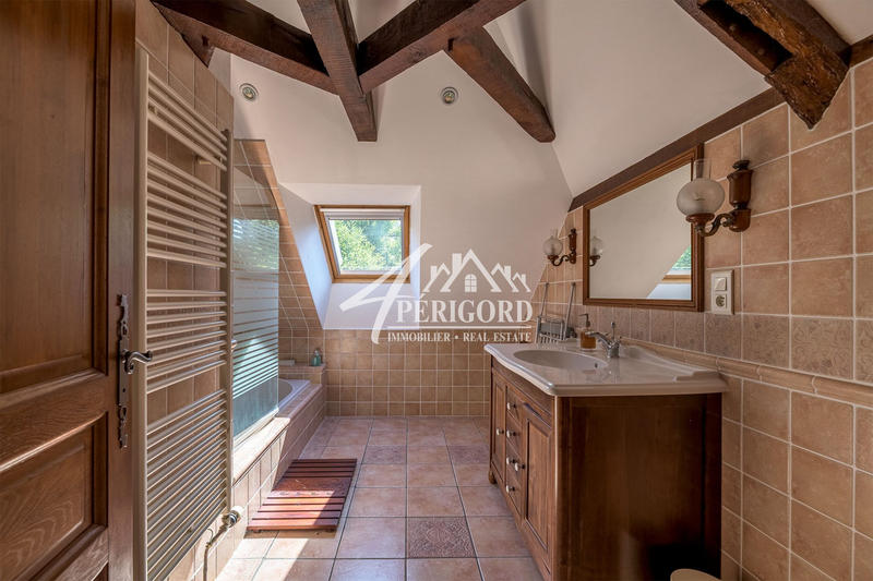 Maison - 227 m² - 14 pièces