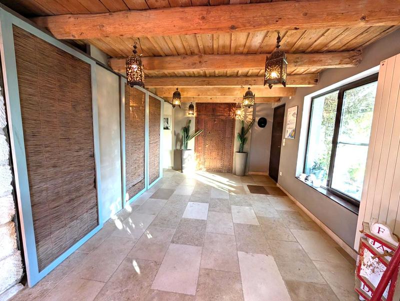 Mas - 258 m² - 10 pièces