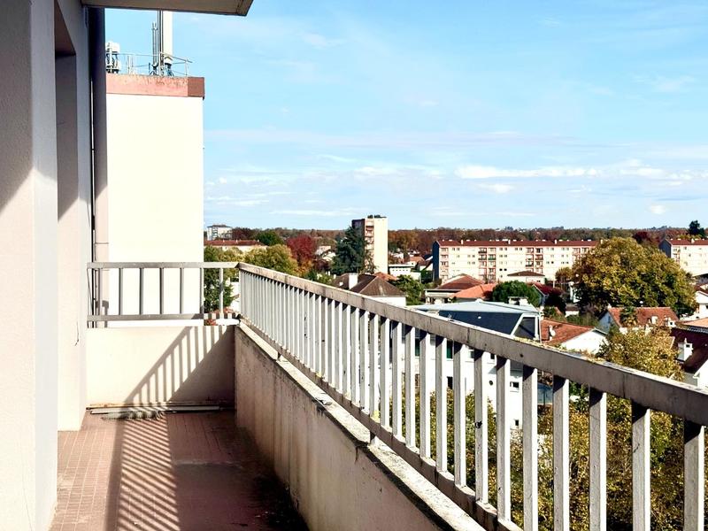 Appartement - 80 m² - 7 pièces