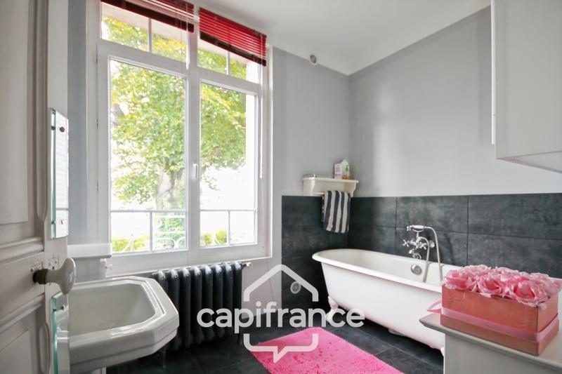 Maison - 230 m² - 6 pièces