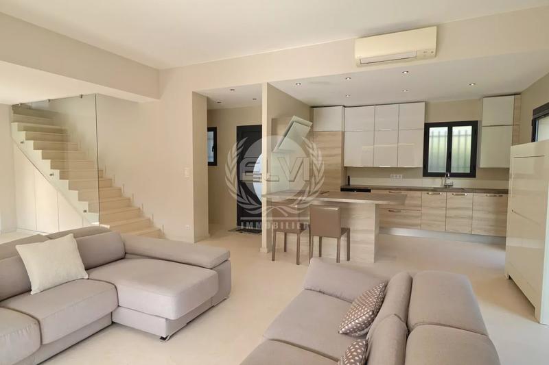 Villa - 104 m² - 4 pièces