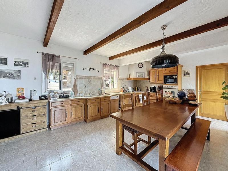 Villa - 300 m² - 5 pièces