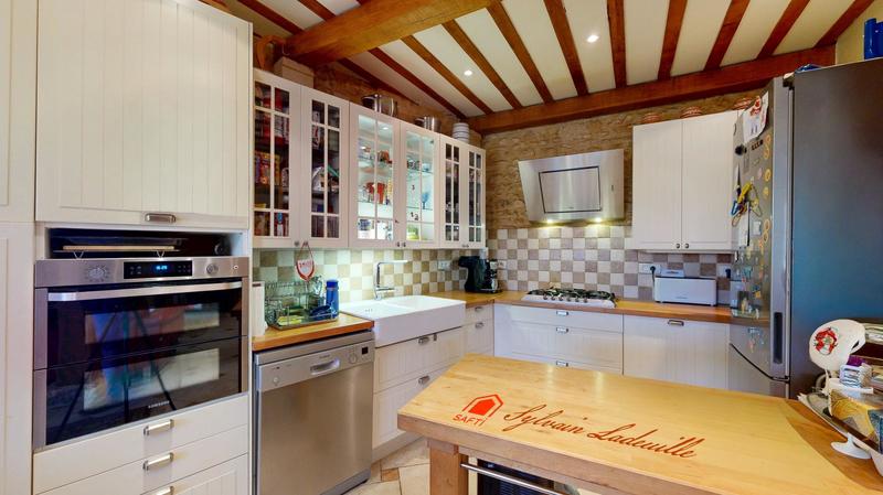 Maison - 350 m² - 13 pièces