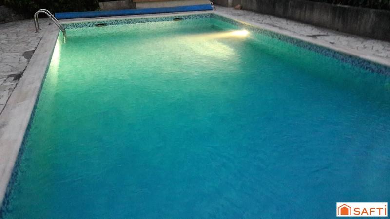 Maison - 205 m² - 8 pièces