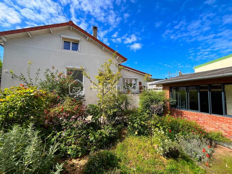 Maison - 210 m² - 6 pièces