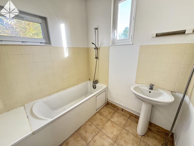 Maison - 142 m² - 8 pièces