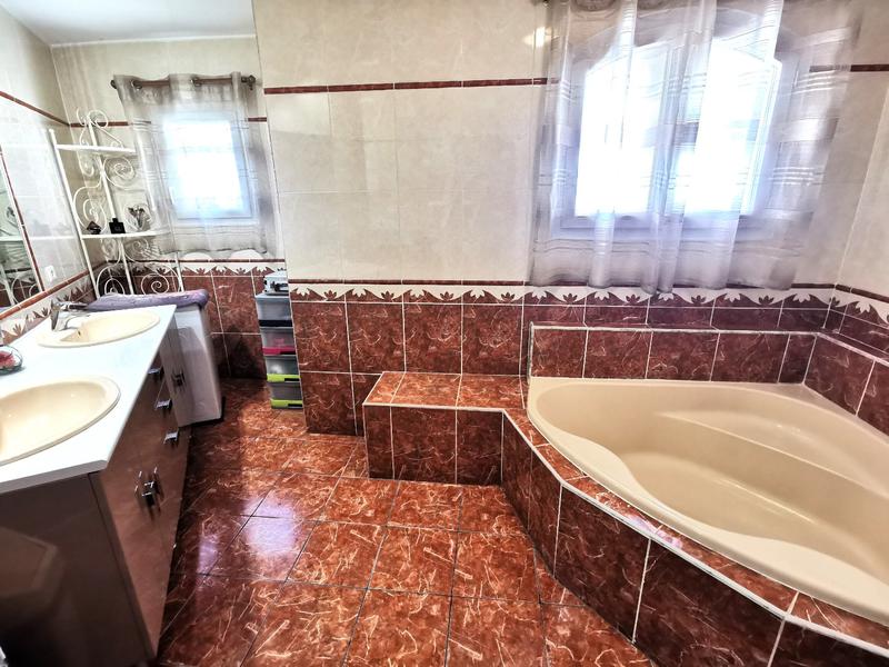 Maison - 181 m² - 7 pièces